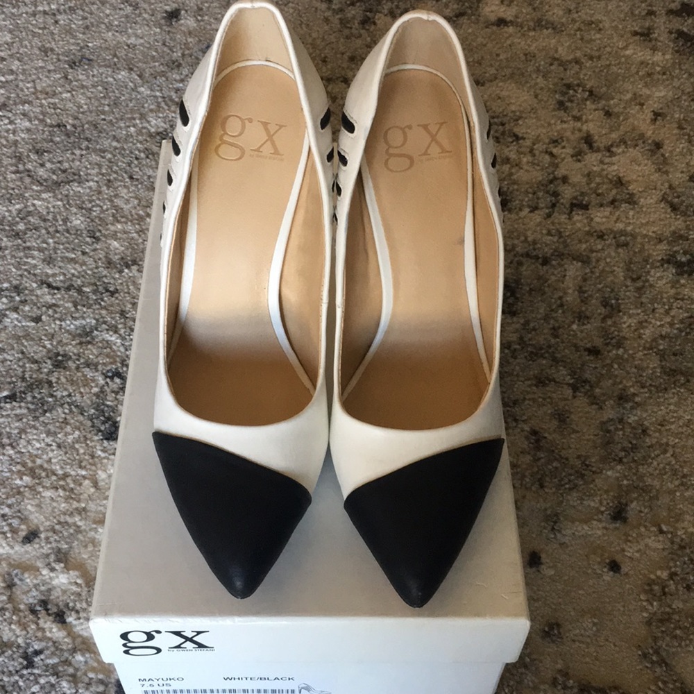 Stiletto heels .